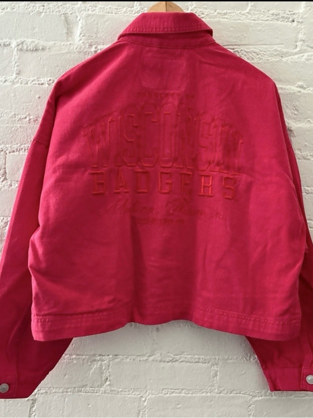 Gameday Wisconsin Badgers Sanders Oversized Cropped Denim Twill Jacket Red Sz L - Picture 5 of 10